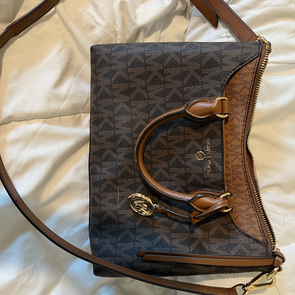 Michael kors purse SOLD